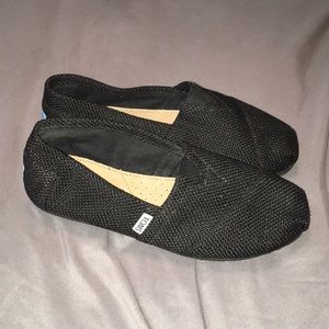 Black TOMS